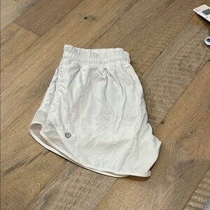 Lululemon Hotty Hot Low-Rise Lined Short 2.5”